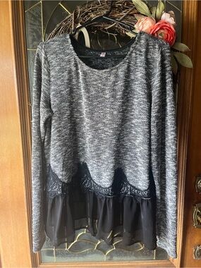 Xhilaration Gray Marled Knit Lace & Chiffon Hem Sweatshirt